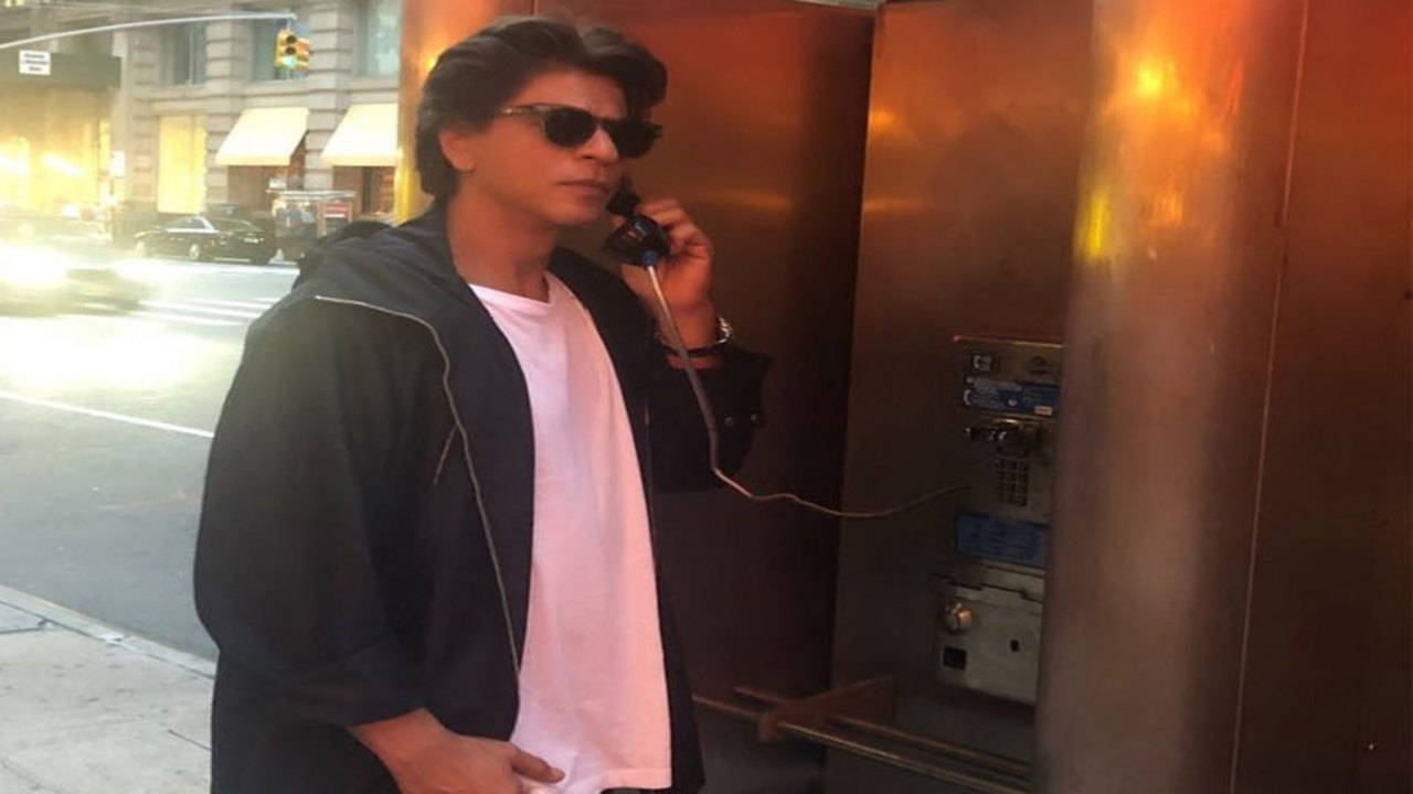 Bollywood Badshah Shah Rukh Khan THANKED his fans with joining his