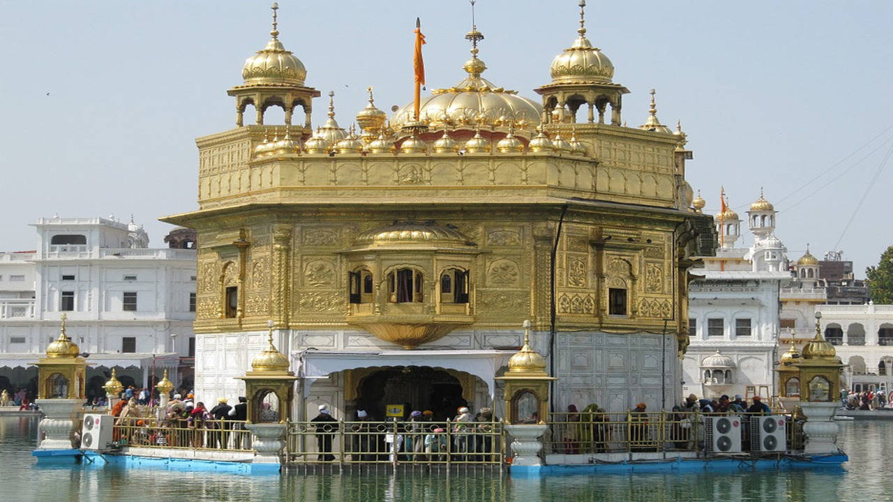 Now, talk of cellphone ban at Golden Temple | Amritsar News - Times of India