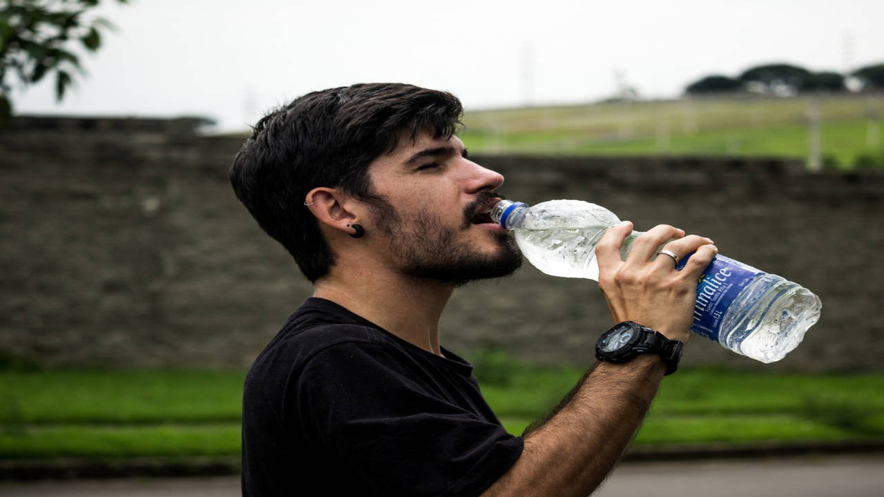 4 Reasons To Never Drink Bottled Water Again