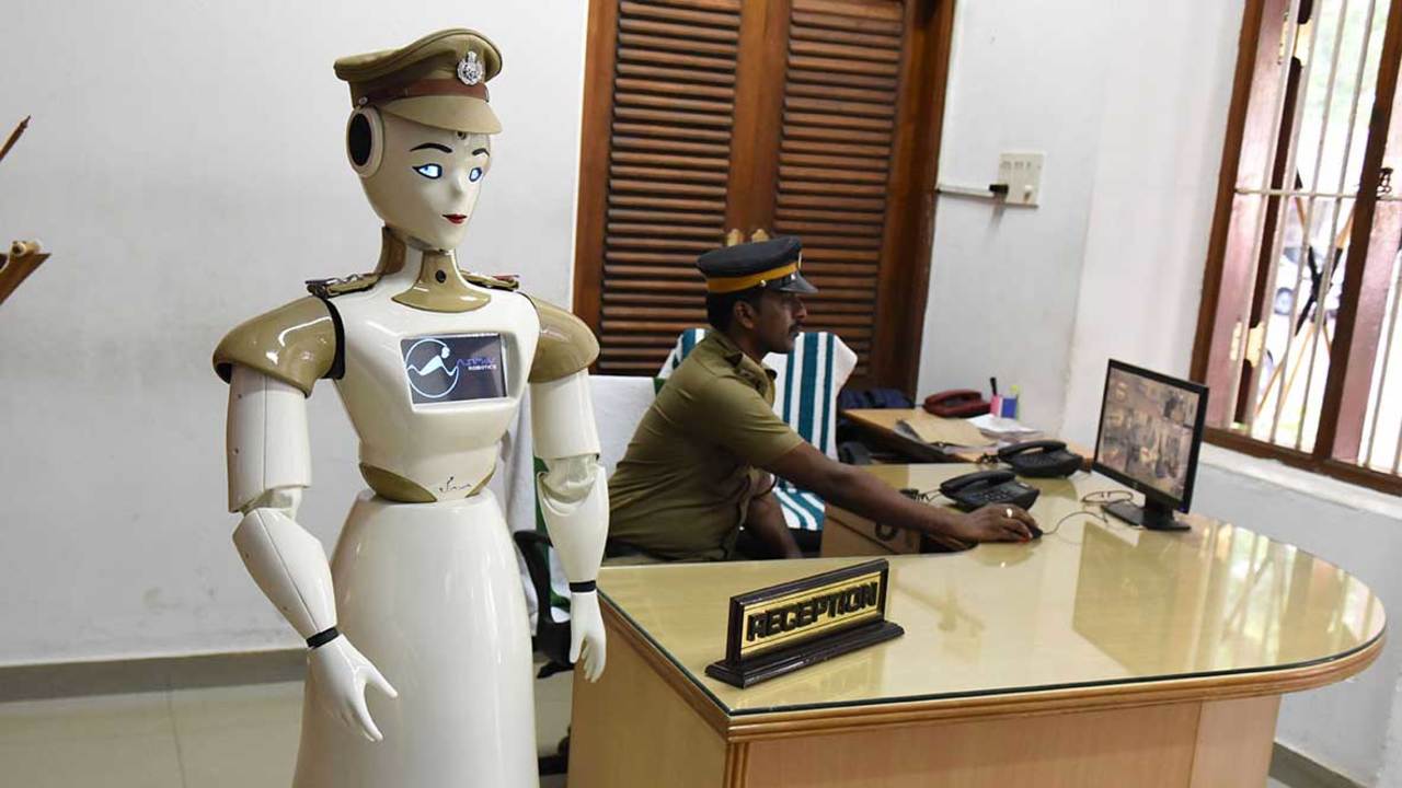 Meet Sub Inspector KP-BOT, the country's first humanoid Robocop | Kochi  News - Times of India