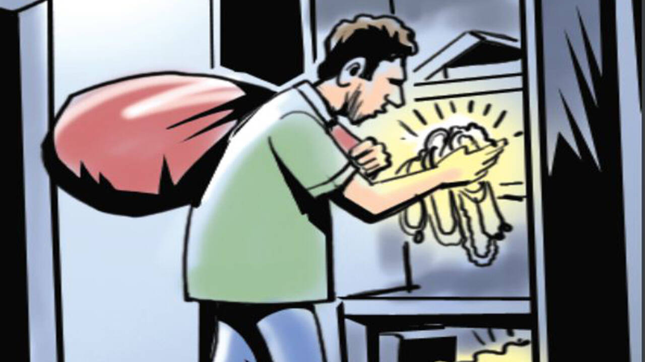 Cash, jewellery worth Rs lakh stolen in Patna | Patna News - Times of India Cash, jewellery worth Rs lakh stolen in Patna | Patna News - Times of India