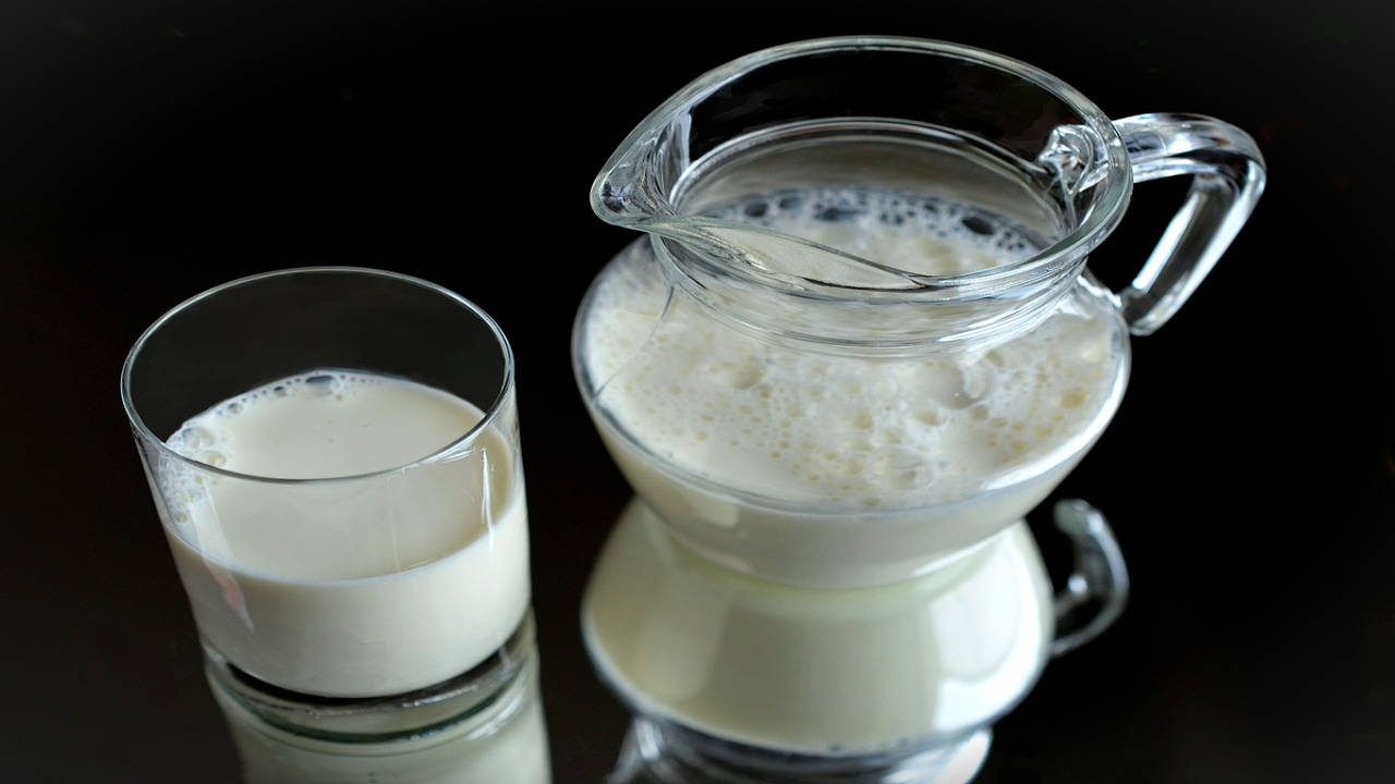 This is what happens to your body when you drink milk daily | The Times of  India