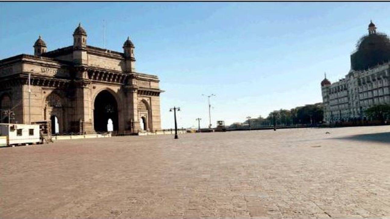 Coronavirus in Mumbai: Ridership drop on trains & buses now 40%, but spike  in road traffic | Mumbai News - Times of India