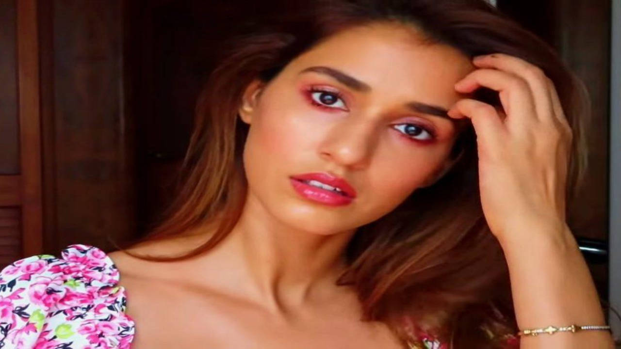 Disha Patani Ka Xxx Video - Disha Patani's hottest eye make-up looks ever! | The Times of India