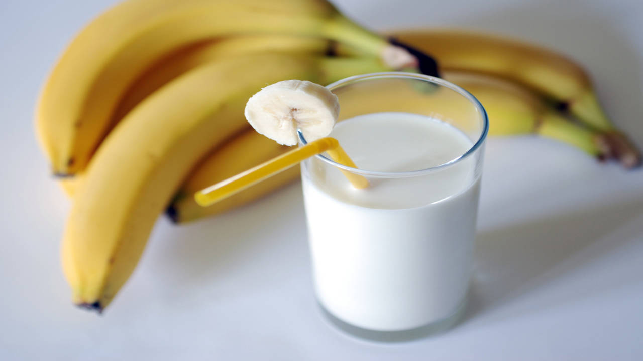 Have you been consuming milk and banana together You must read