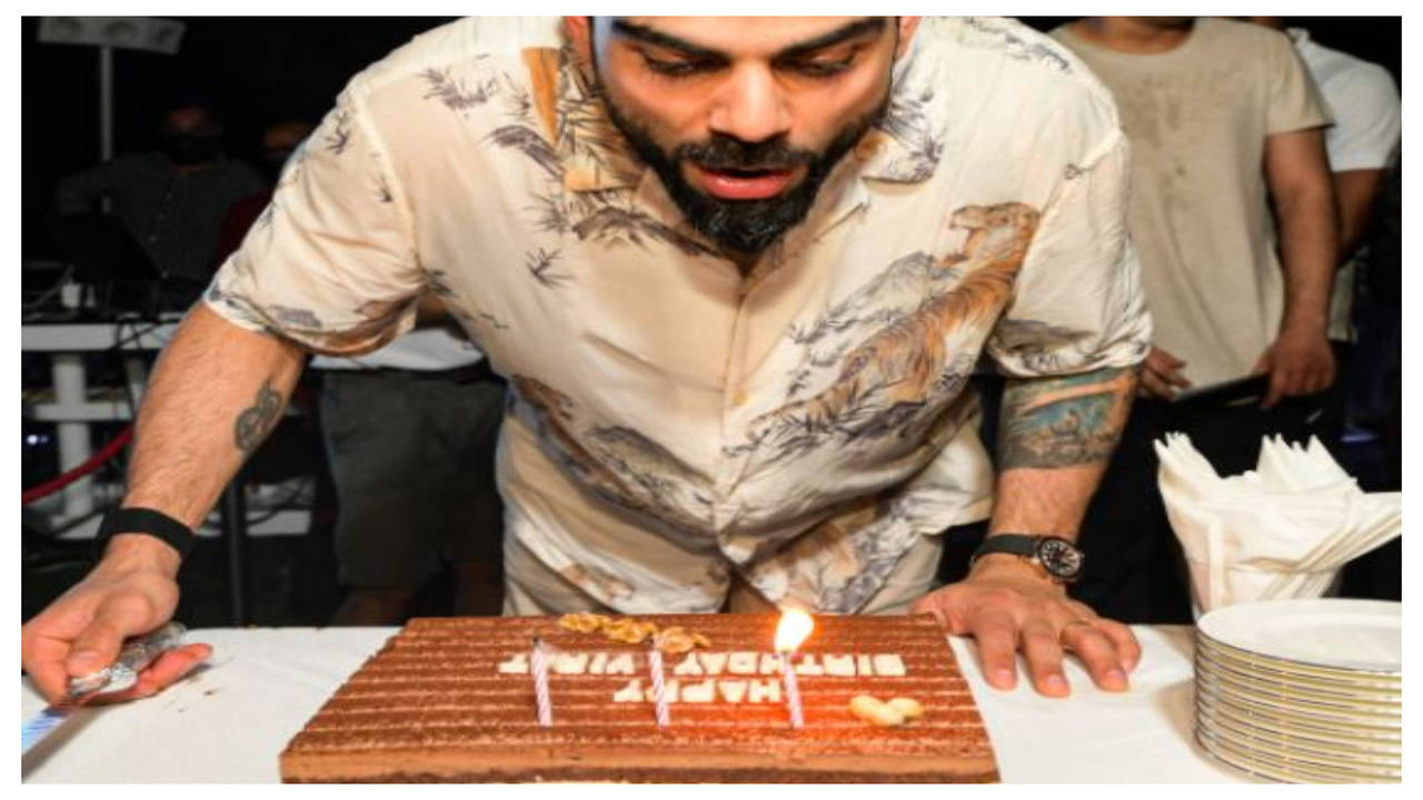 Virat Kohli celebrates 34th birthday at MCG, cuts cake with journalists;  see photos – Firstpost