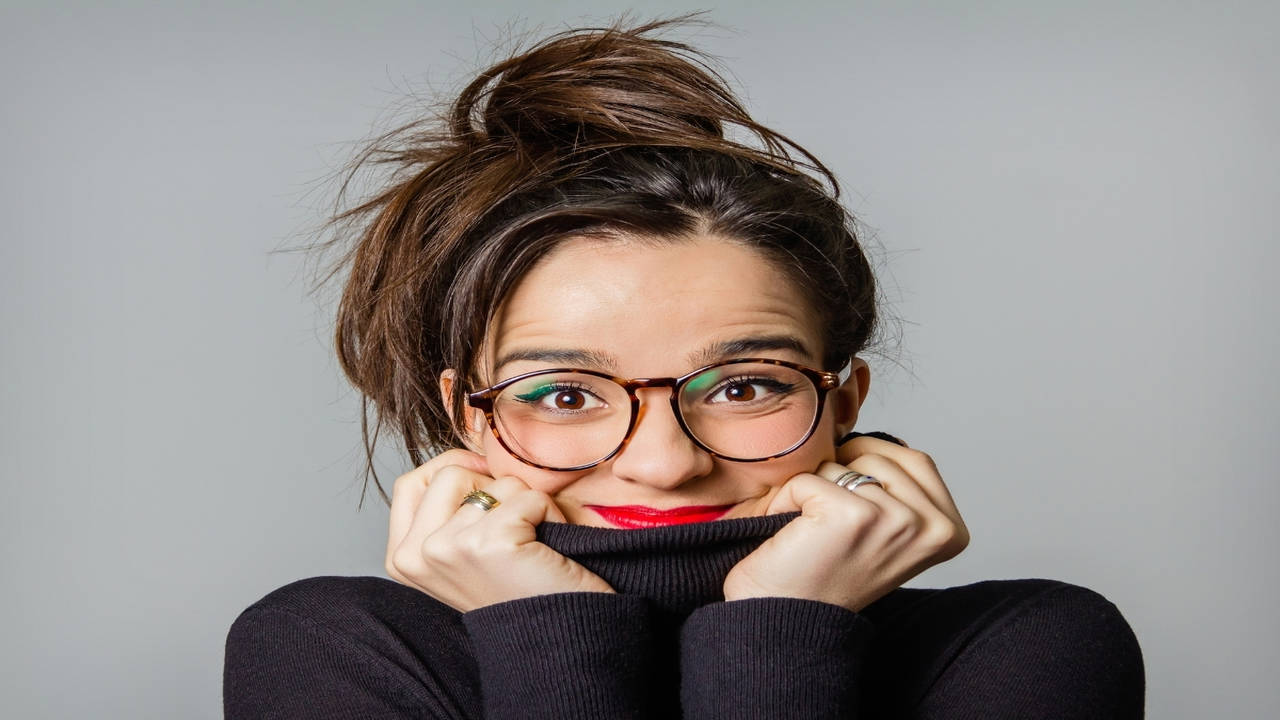 How to look pretty in glasses - Times of India