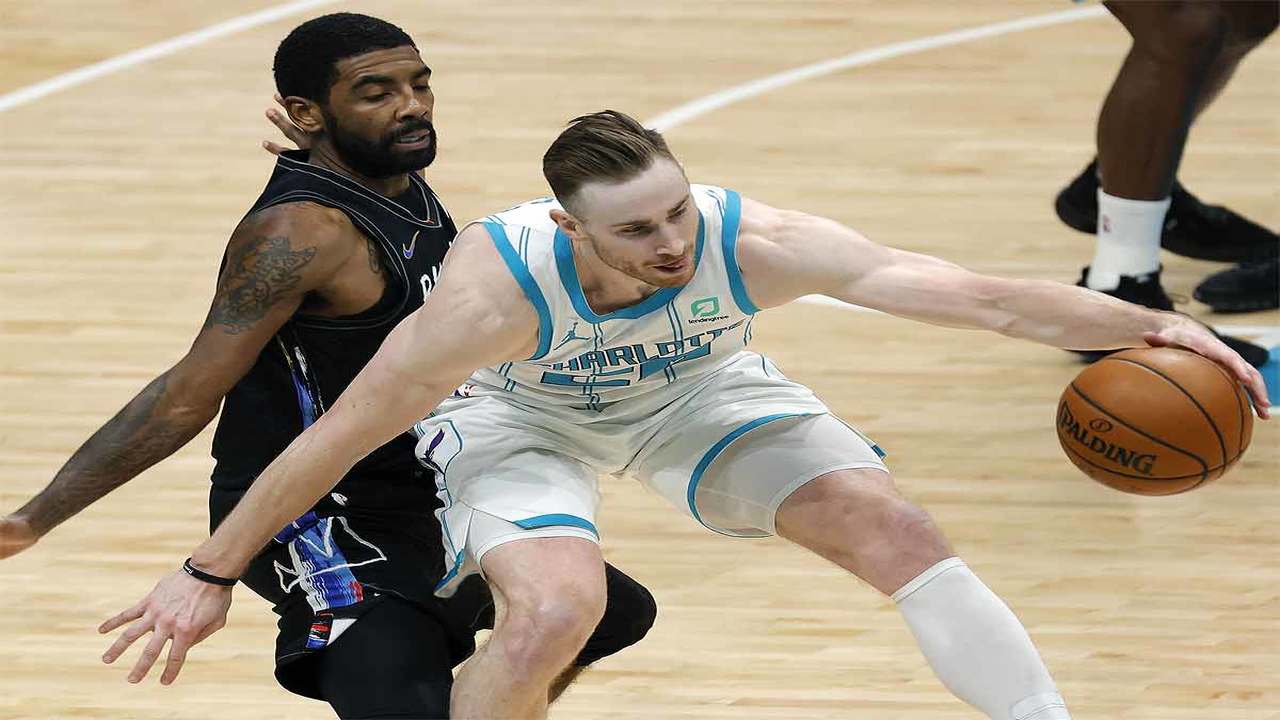 Gordon Hayward healthy (for now), doing it all for Charlotte