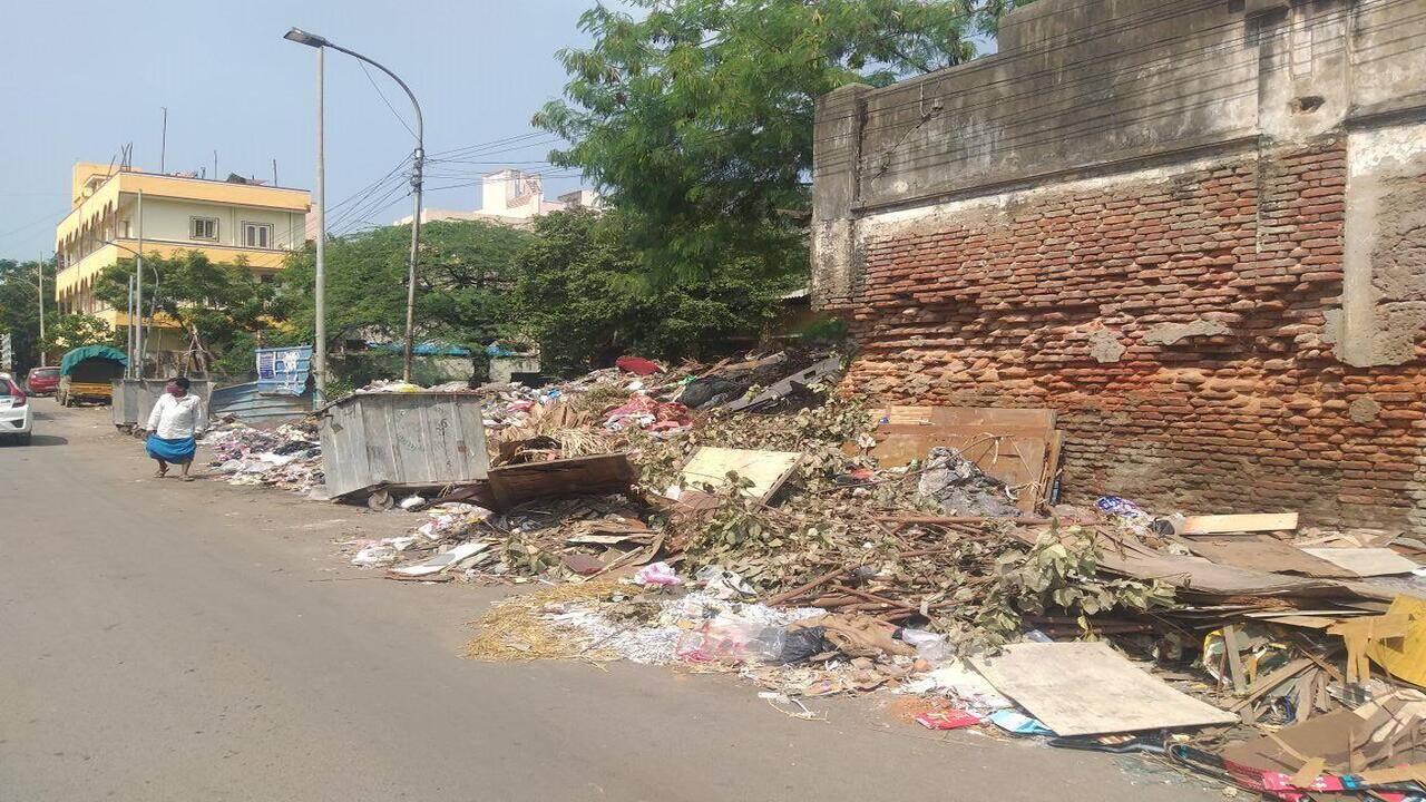 Growing garbage mound unnerves Domlur residents