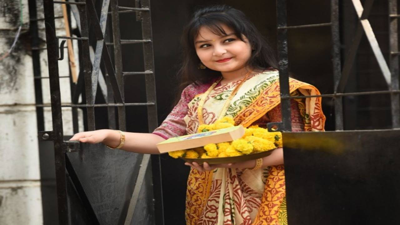 Basant Panchami 2023: Why Do We Wear Yellow on Saraswati Puja? - News18
