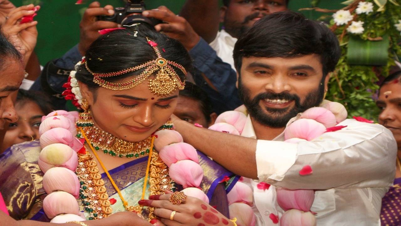 Lyricist Snekan & actress Kannika Ravi get married | Tamil Movie News -  Times of India