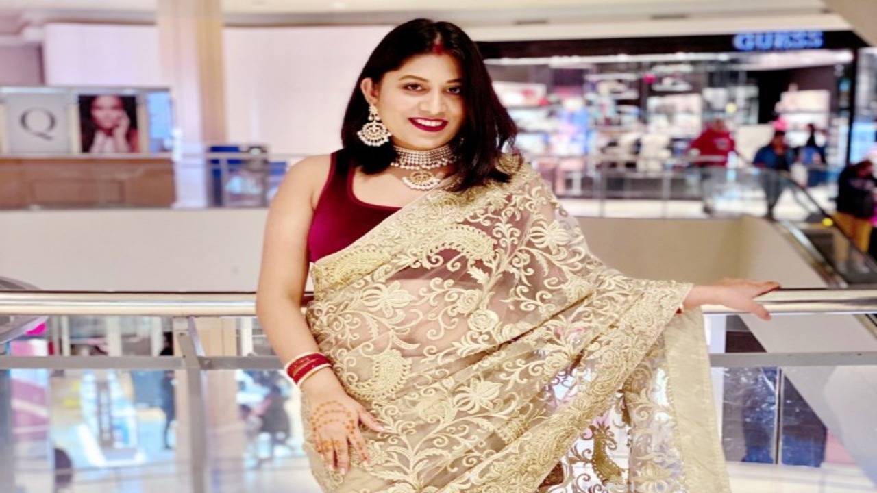 हाइट कम है तो ऐसे पहने बनारसी साड़ी | heavy banarashi silk saree draping  for Short hight women - YouTube
