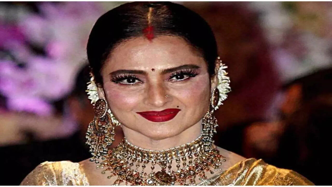 Rakesh Roshan, Kangana Ranaut all praise for Rekha on her 67th birthday |  Hindi Movie News - Times of India