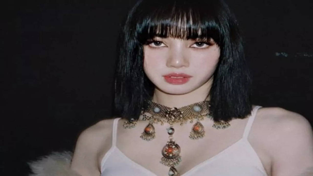 Blackpink's Lisa Tests Positive For COVID-19