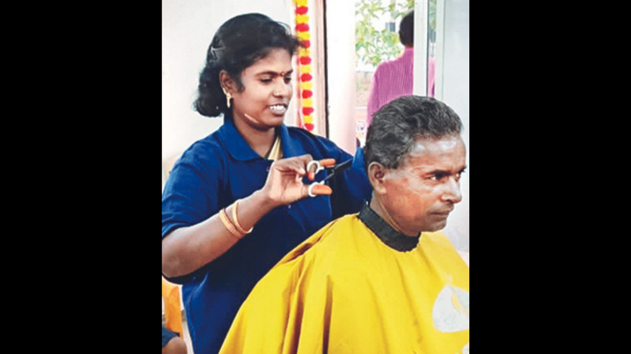Woman Gives Haircut To Men In Hubby's Salon, Turns Heads | Hyderabad News - Times of India Woman Gives Haircut To Men In Hubby's Salon, Turns Heads | Hyderabad News - Times of India