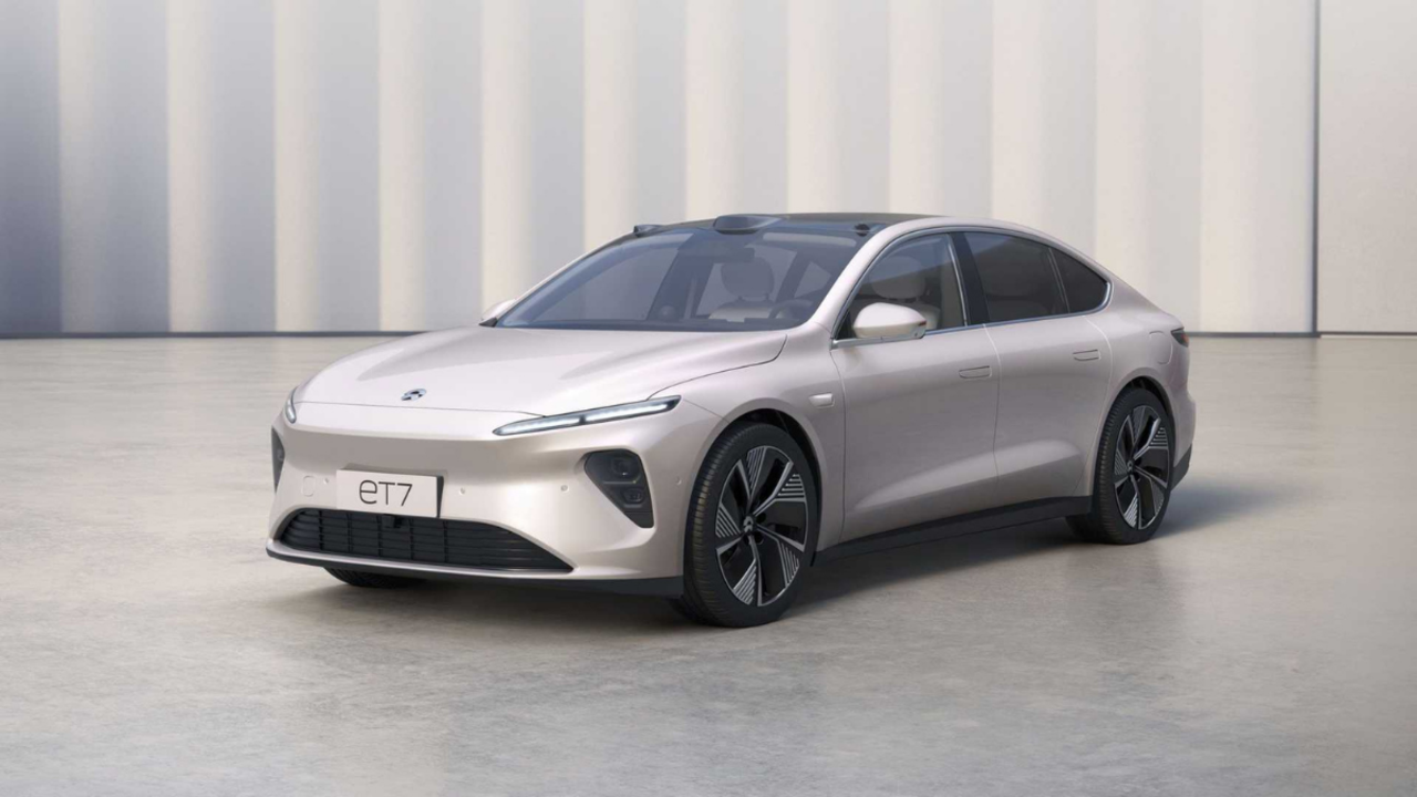 Chinese EV maker Nio pursues Hong Kong, Singapore secondary listings - The  Times of India