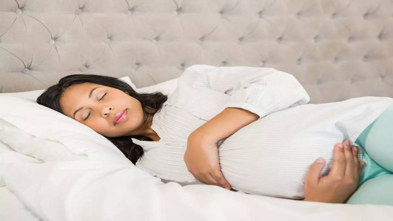 Right side vs. Left side: Which is the best sleeping position during pregnancy | The Times of India