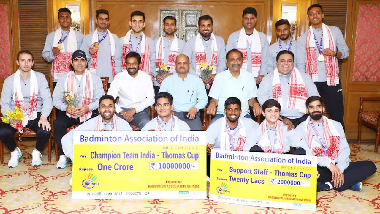 BAI awards cash prizes to Thomas Cup-winning contingent Badminton News