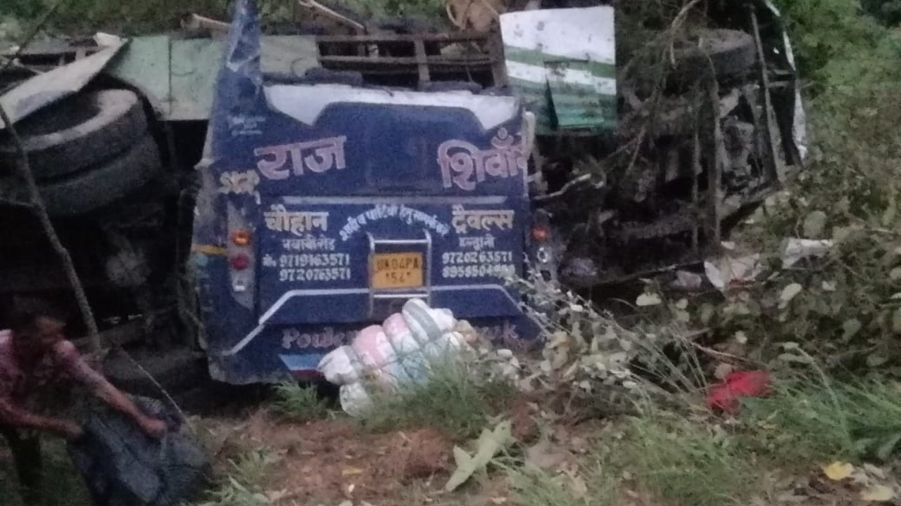 Bus falls into gorge, 25 Yamunotri pilgrims killed | India News - Times of  India