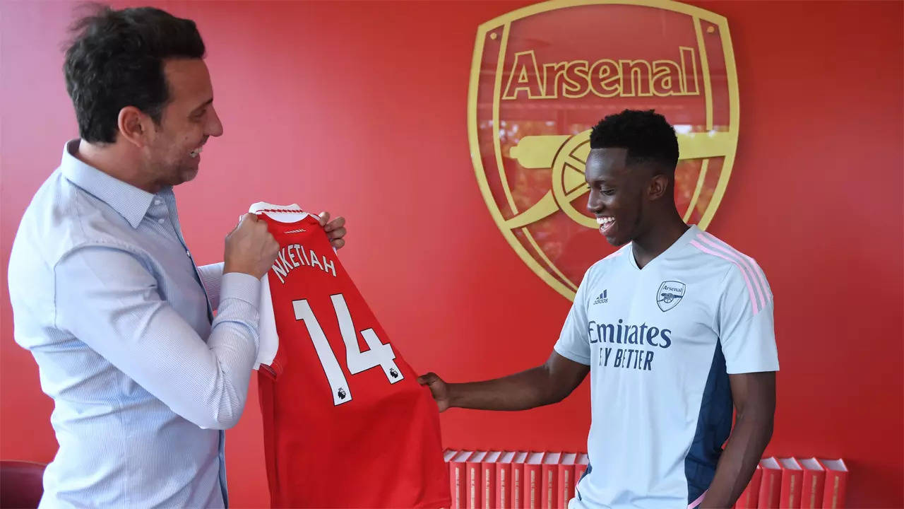 Arsenal confirm departures of senior and youth players