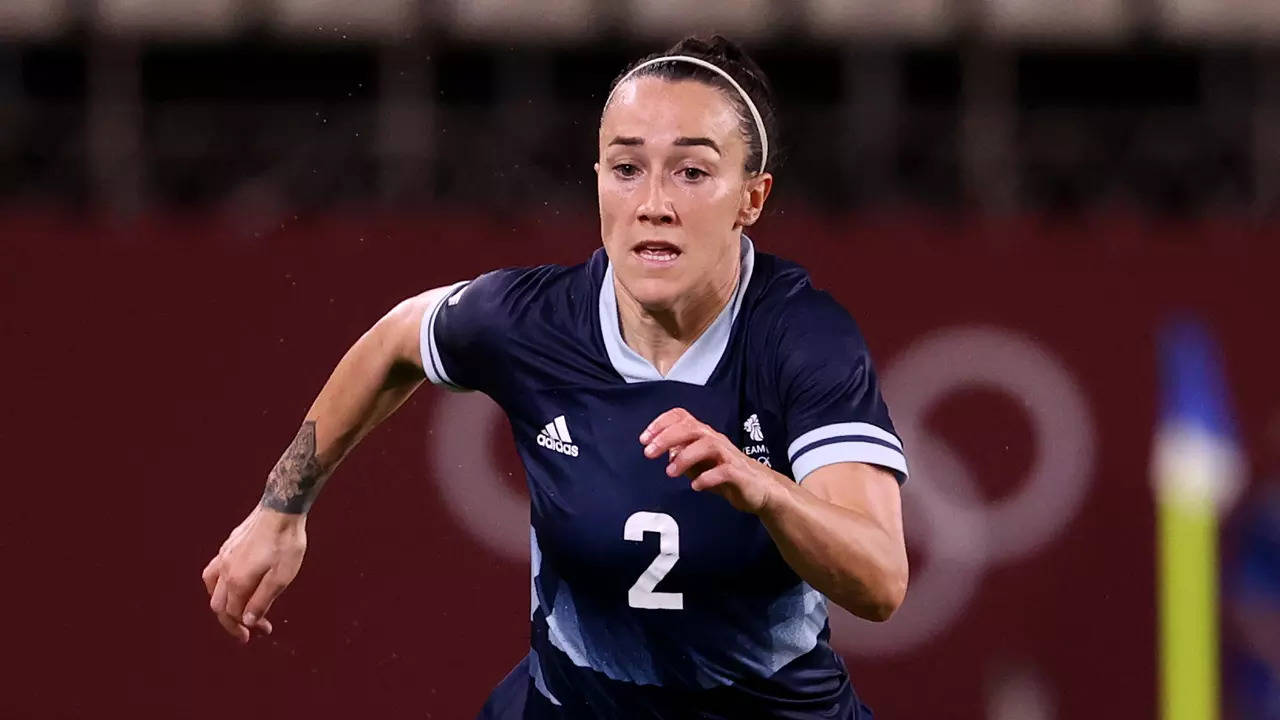 Lucy Bronze: 'I had offers from Lyon and Barça, the world's best