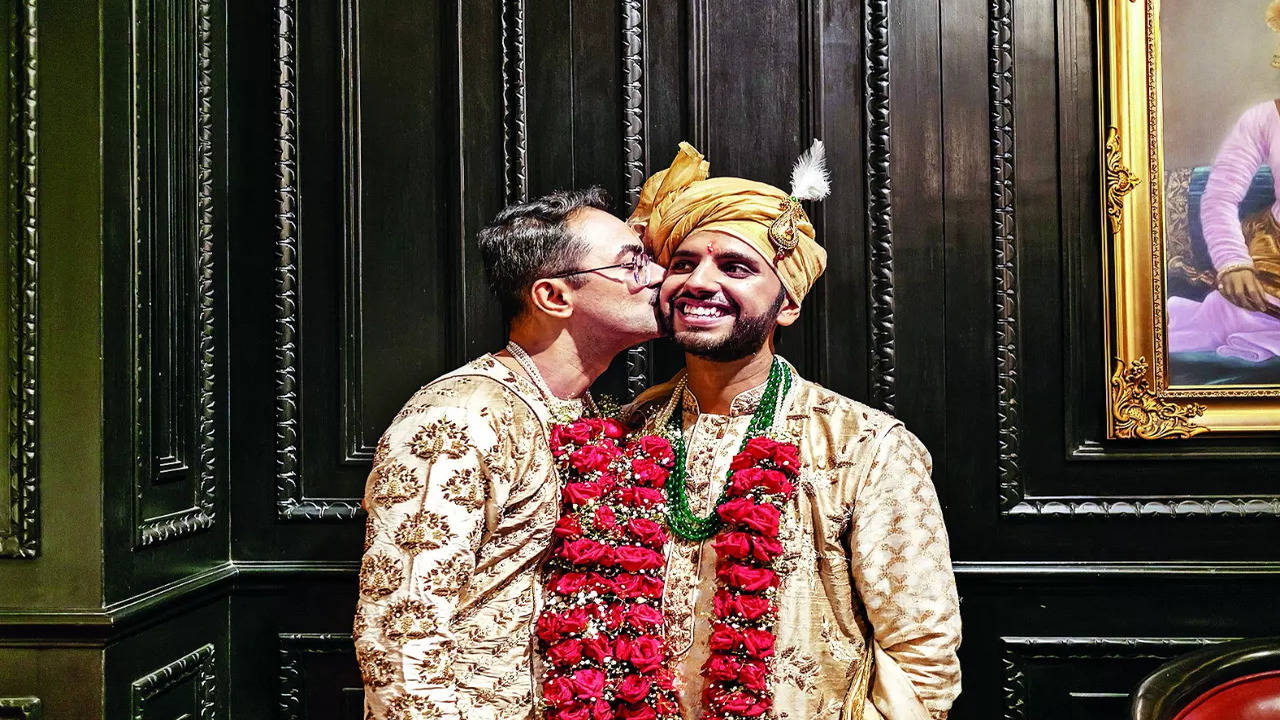 Gay couple ties the knot in a traditional ceremony Kolkata News image