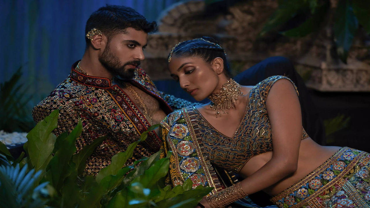 Shantanu Maheshwari breaks gender norms in Abu Jani Sandeep Khosla's new  fashion film - Times of India