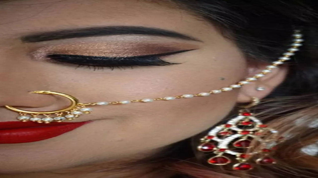 7 Hottest Nose Ring Designs In Gold For Women
