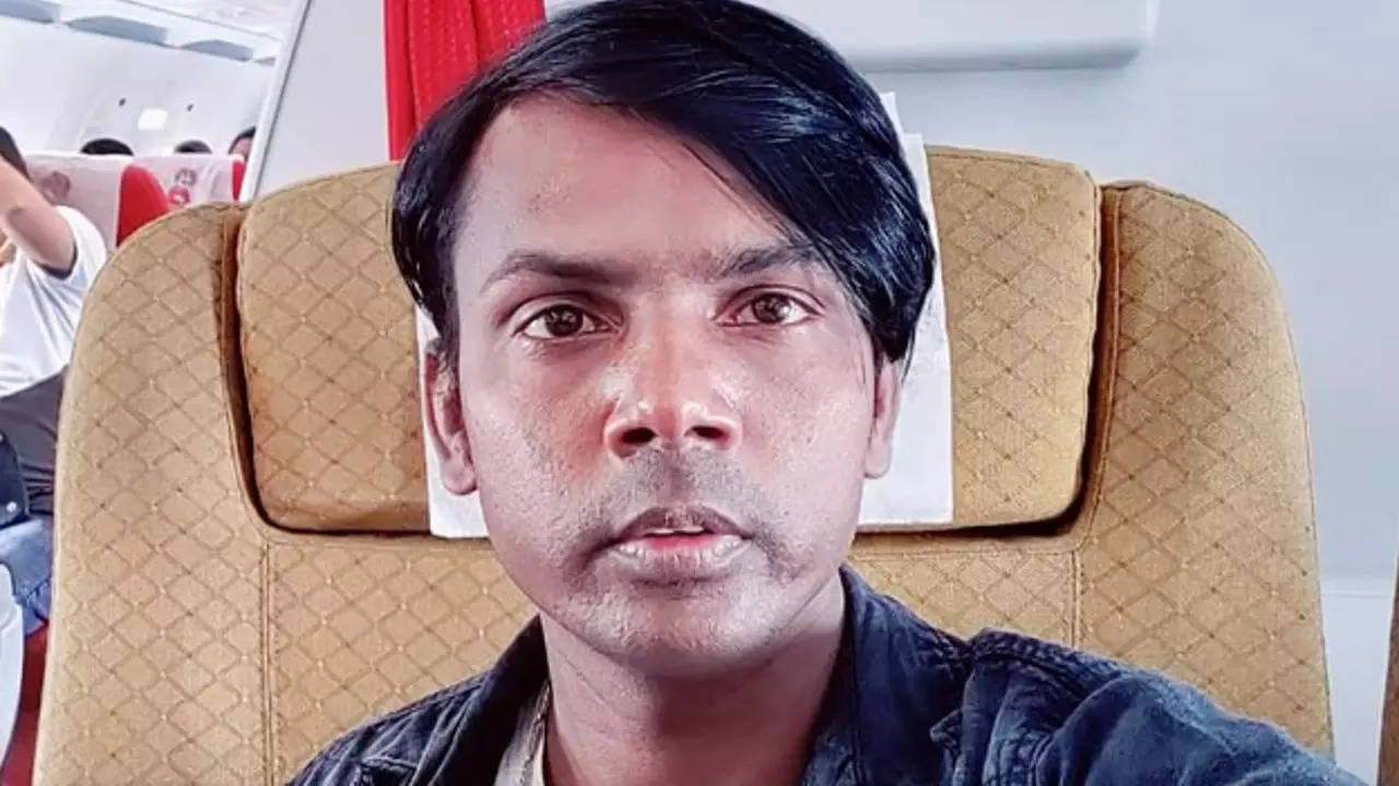 Bangladesh police detain tuneless social media star to stop him from singing Tagore, Nazrul
