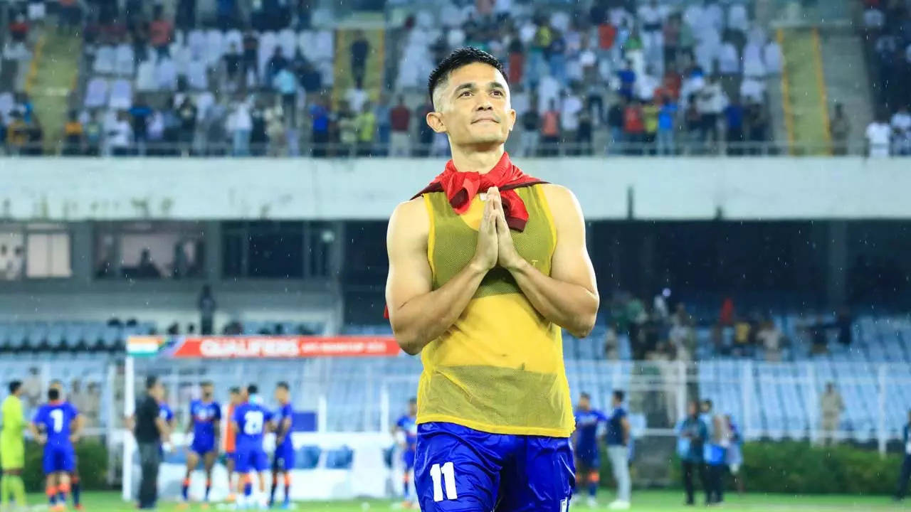 Buy Indian football team Captain Sunil Chhetri with teammates