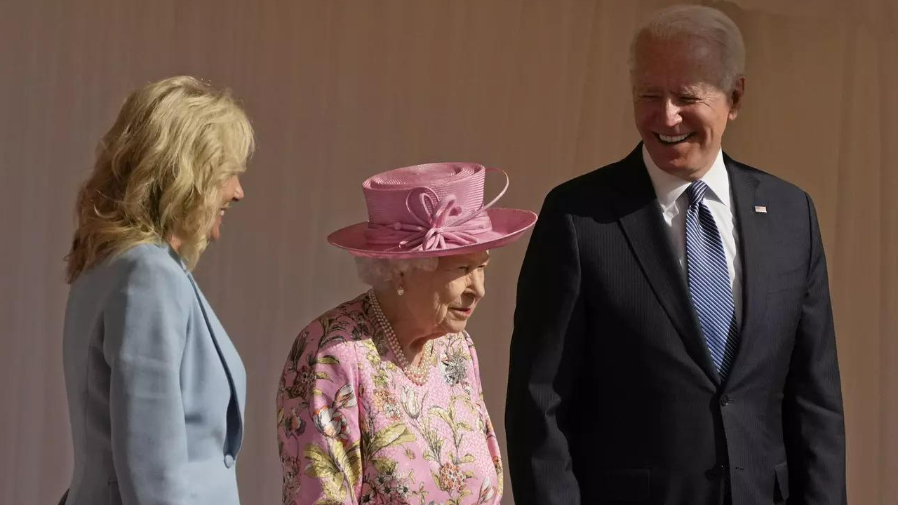 American President Gerald Ford dances with Queen Elizabeth