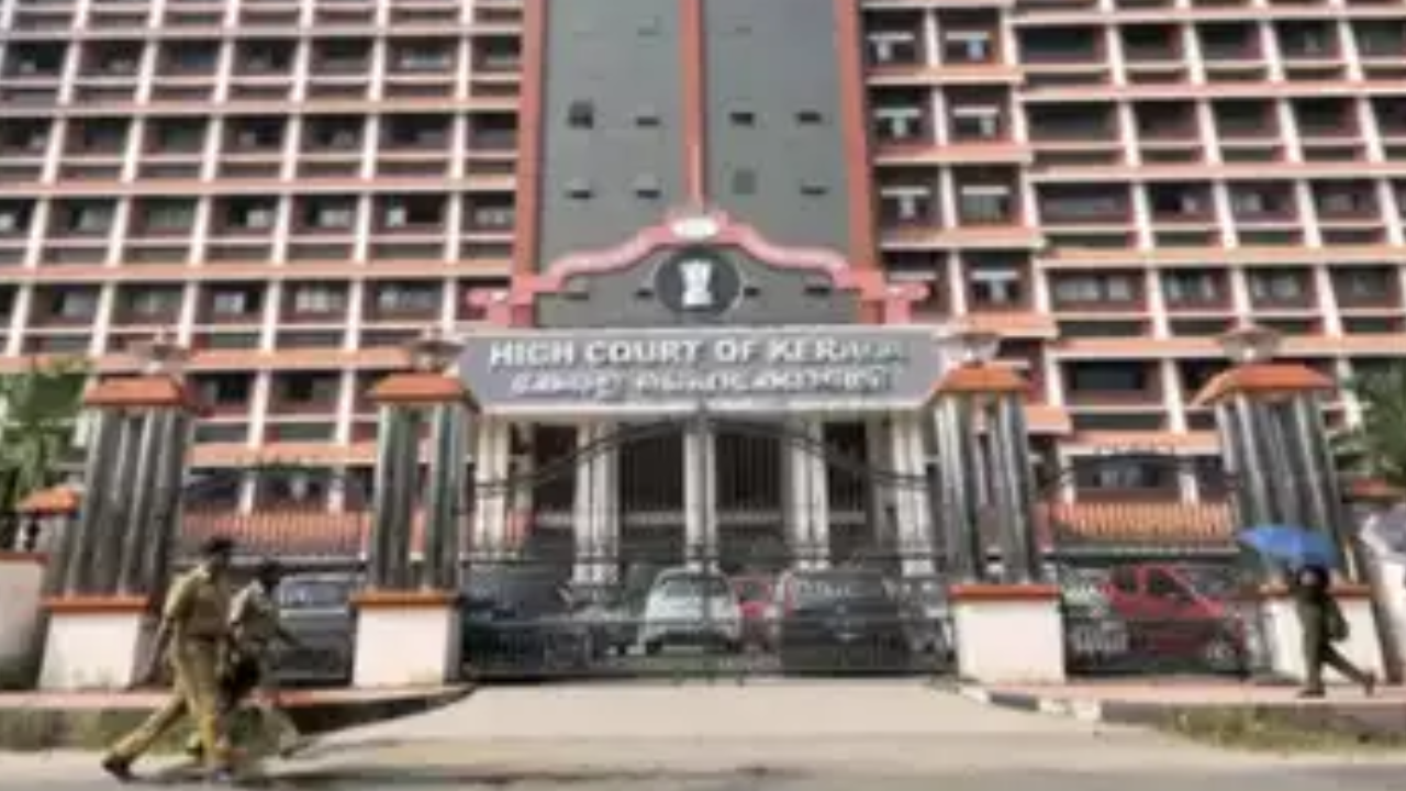 Kerala Court On Sexual Harassment,Kerala Court: రెచ్చగొట్టే దుస్తులు  వేసుకుంటే... లైంగిక వేధింపుల కేసు నిలబడదు: కేరళ కోర్టు - kerala court says  sexual harassment complaint is invalid if ...