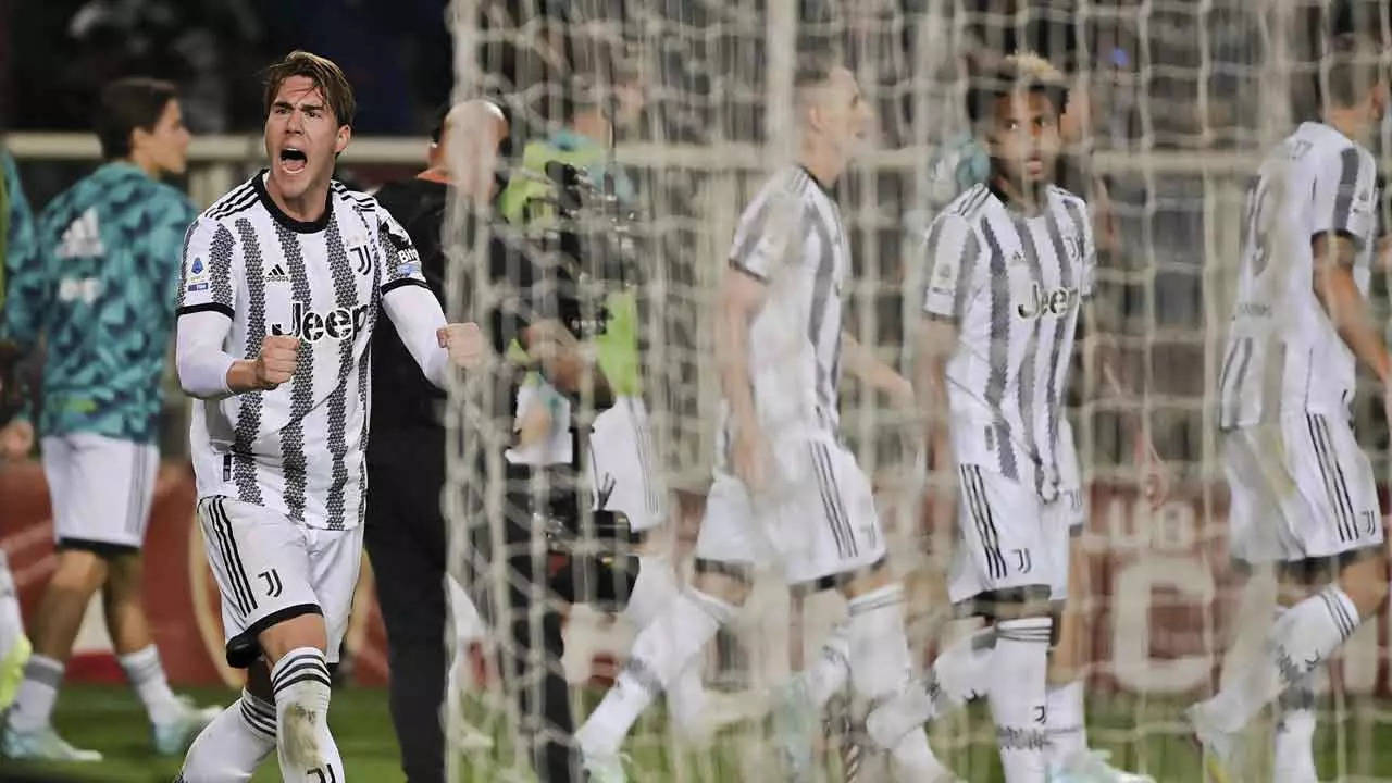 Vlahovic double fires Juve top ahead of Milan derby