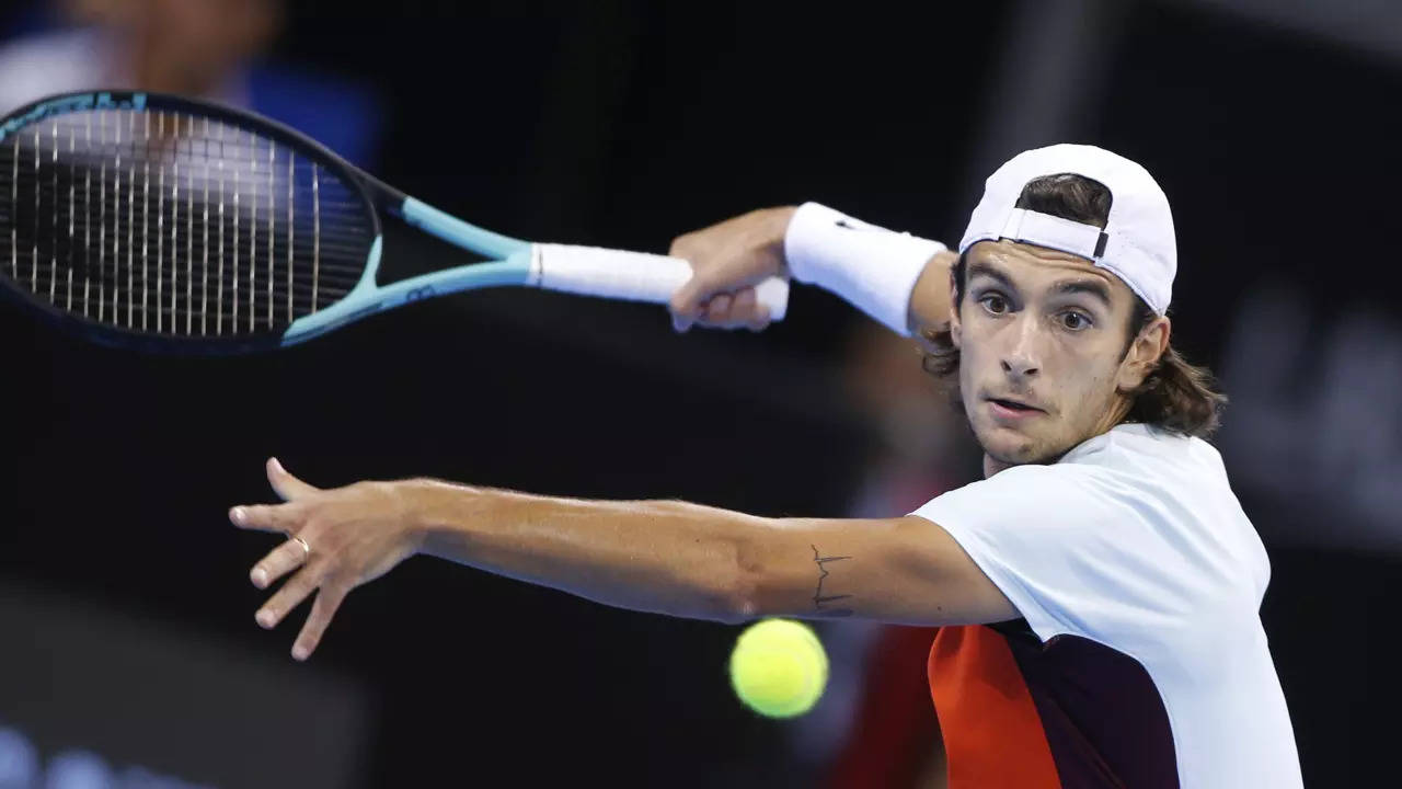 Lorenzo Musetti downs Matteo Berrettini to clinch Naples title Tennis News