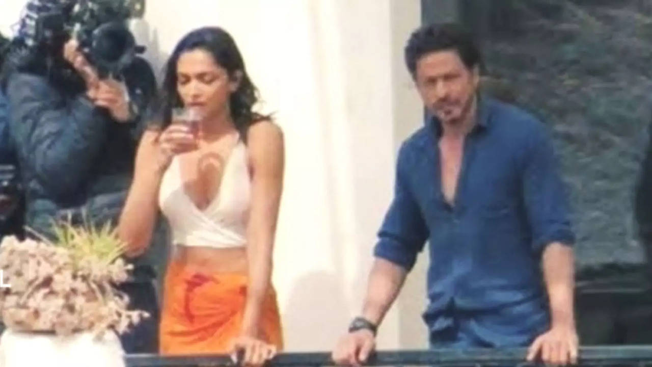 Dipika Padukon Ke Xxx Vidio - Unseen photo of Shah Rukh Khan and Deepika Padukone from the sets of  'Pathaan' goes viral | Hindi Movie News - Times of India