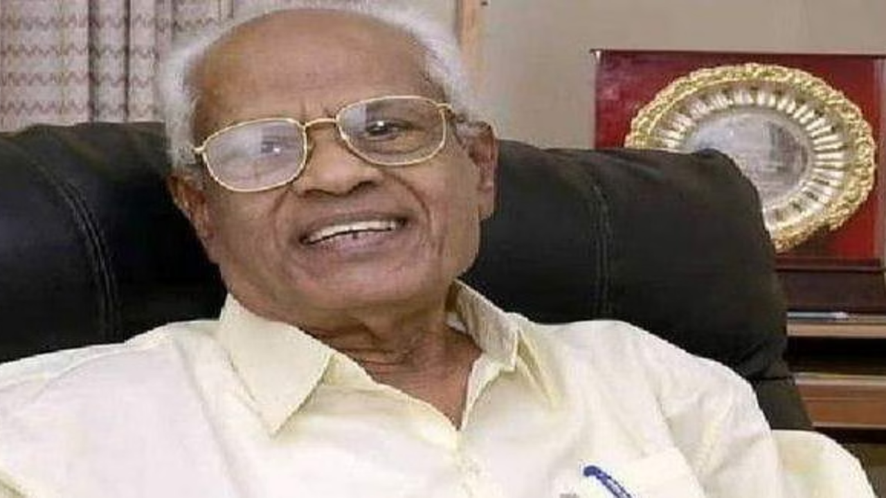 Veteran screenwriter Aaroor Dass passes away at 91; Kamal Haasan pays  tribute | Tamil Movie News - Times of India