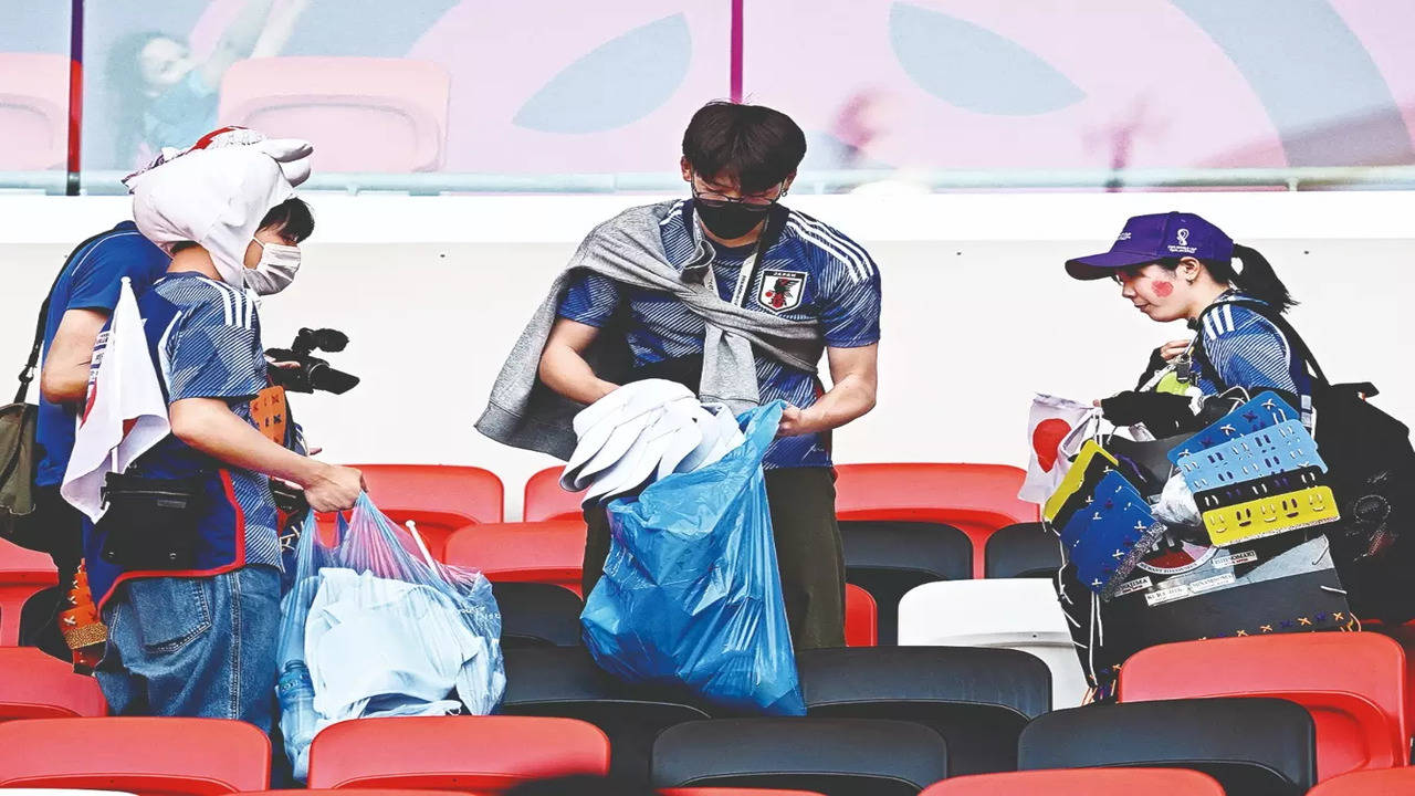 Japanese fans cleaning stadiums Its cool but why are they doing picture