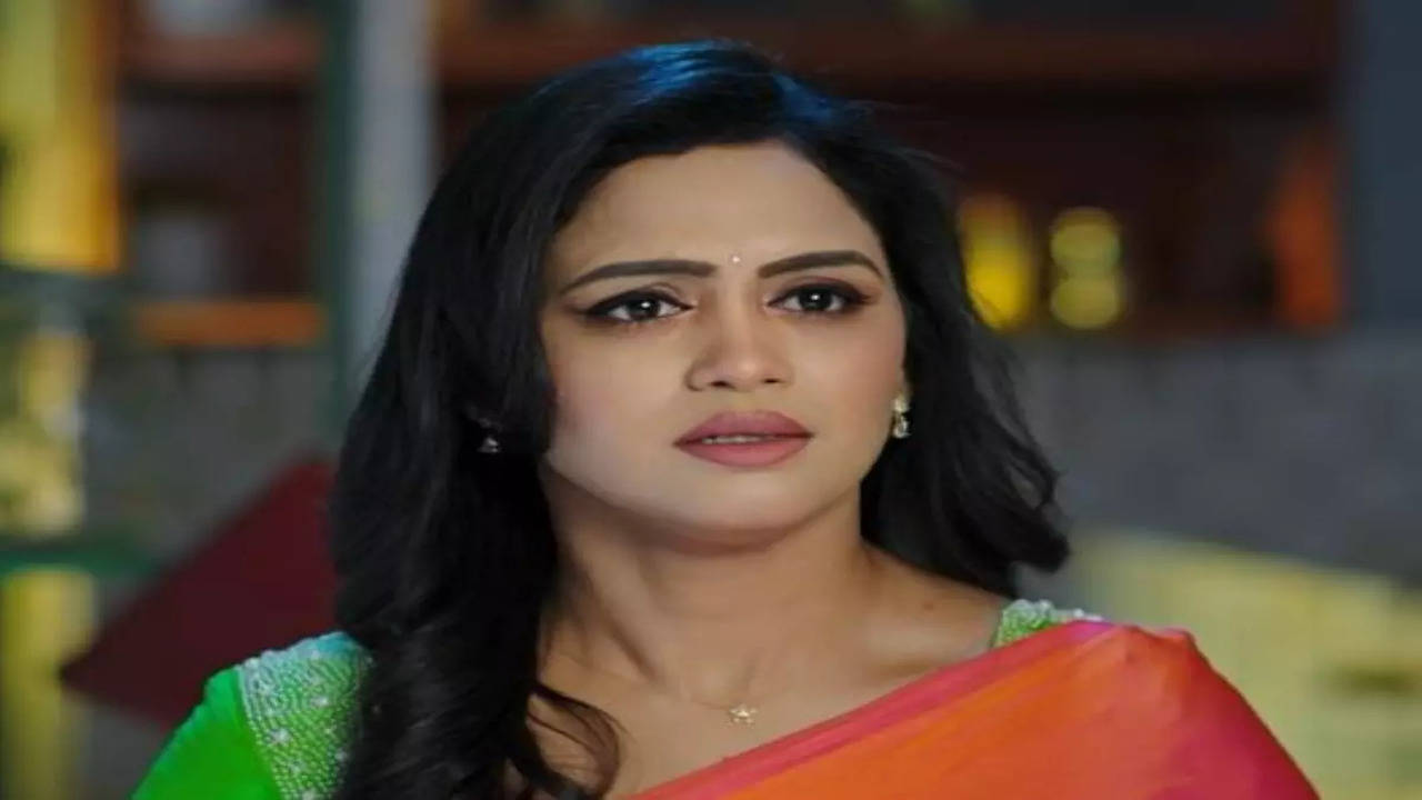 Karthika Deepam preview: Charusheela reveals her evil motto behind ...