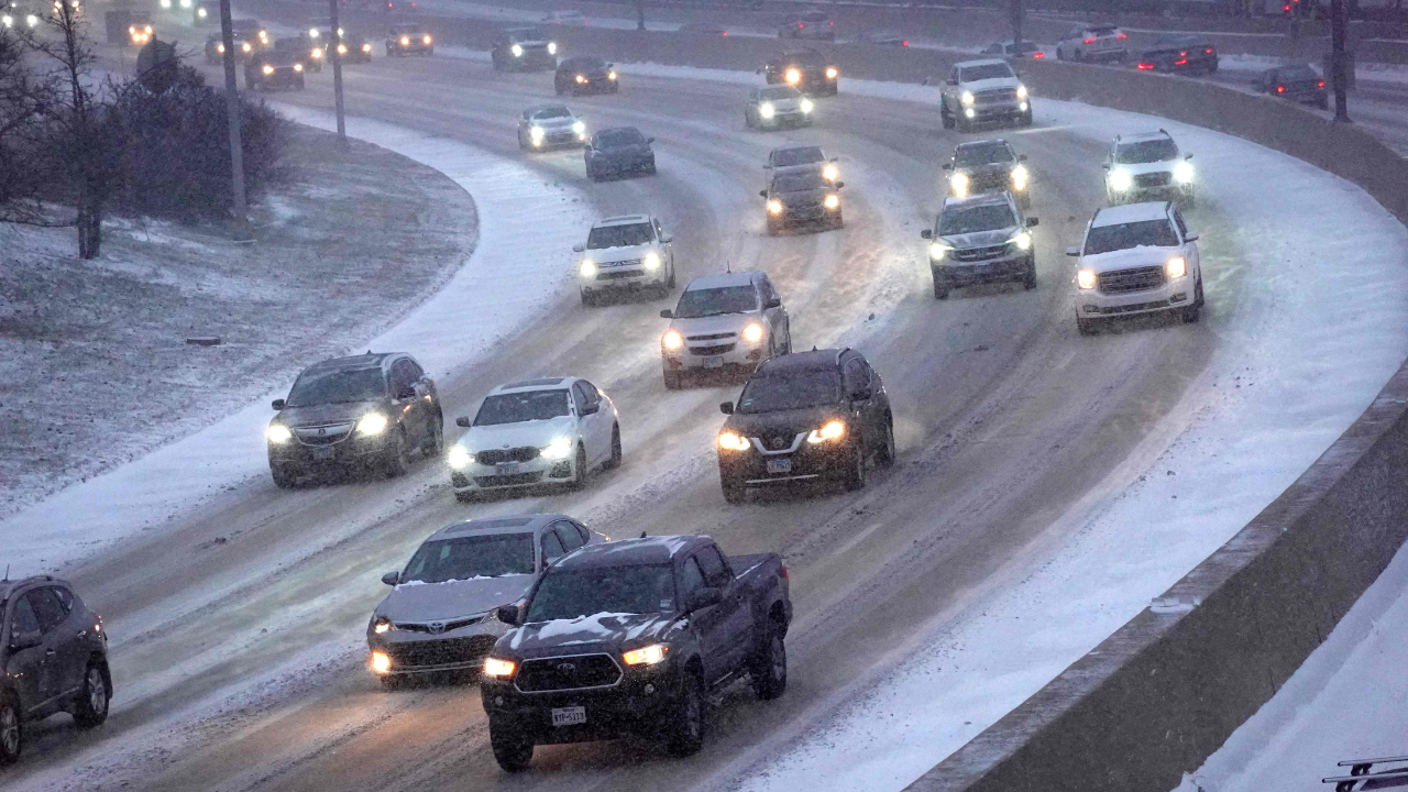 Chicago winter storm brings heavy snow, frigid temps