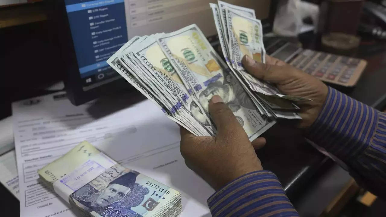 Pakistani rupee continues stability against USD