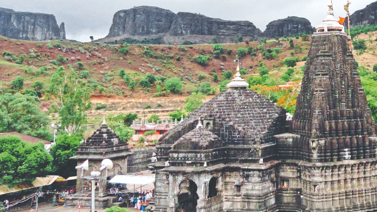 Women allowed to enter Maharashtra's Trimbakeshwar temple – India TV