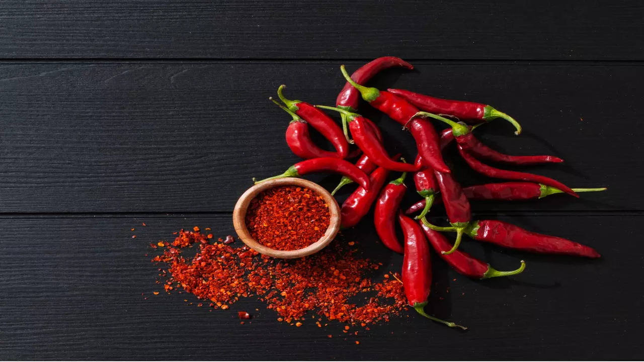 Dry Red Chilli vs Red Chilli Powder: Which one should we use?