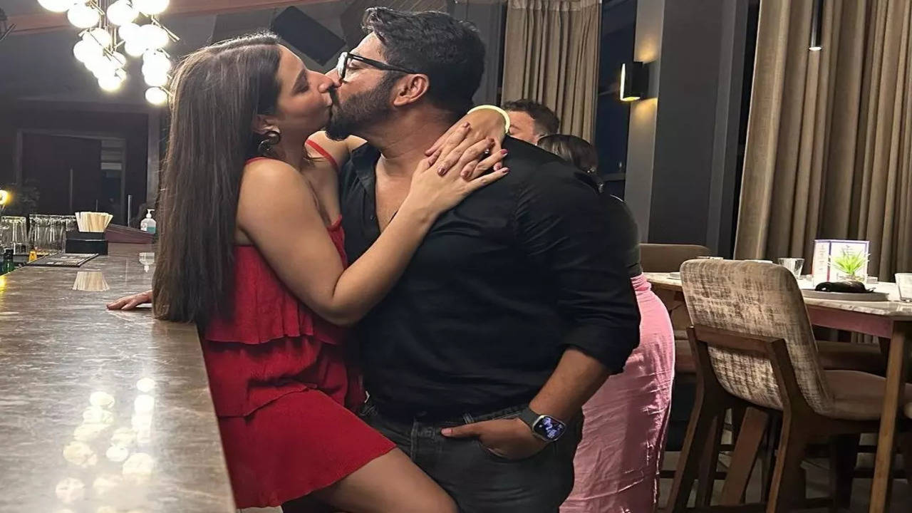 PDA alert! Subhashree Ganguly shares a passionate liplock pic with husband  Raj Chakraborty | Bengali Movie News - Times of India