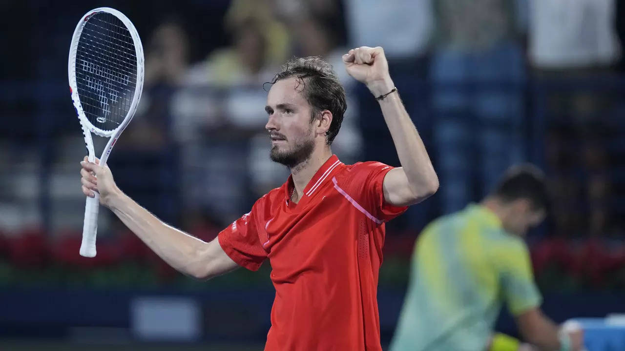 Medvedev ends Djokovic win streak to set up Dubai final with Rublev