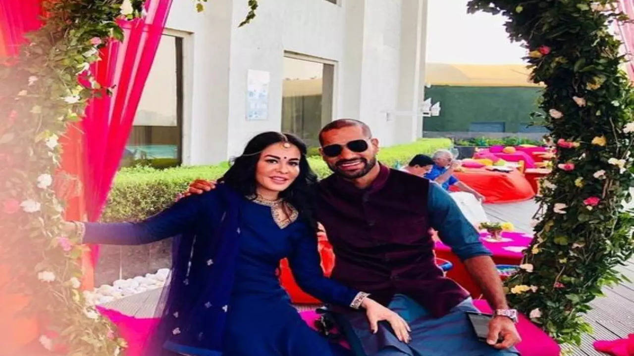 Shikhar Dhawan failed to see the red flags in his marriage with Ayesha  Mukherjee; How can one identify hidden red flags in a relationship? | The  Times of India