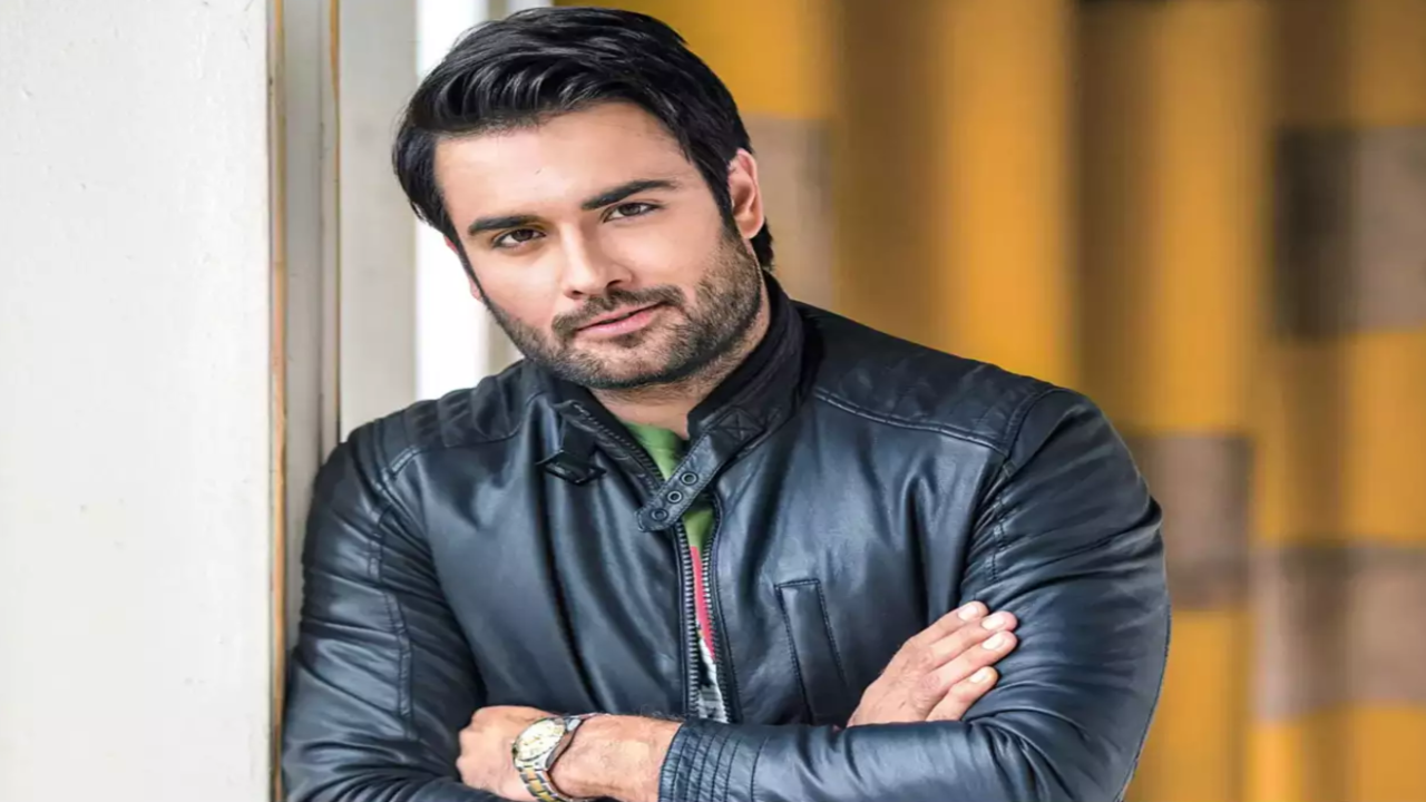 Vivian Dsena shares a post from his Ramadan's Taraweeh in Abu