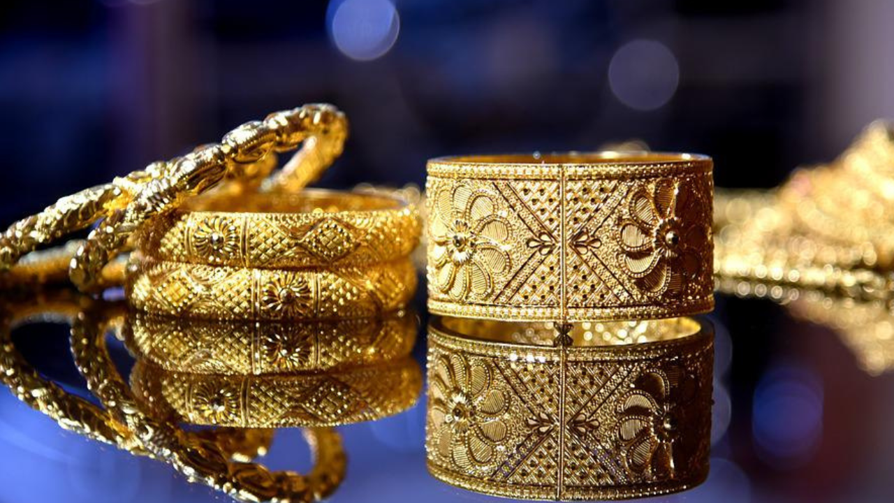 Gold bangles under on sale 15000