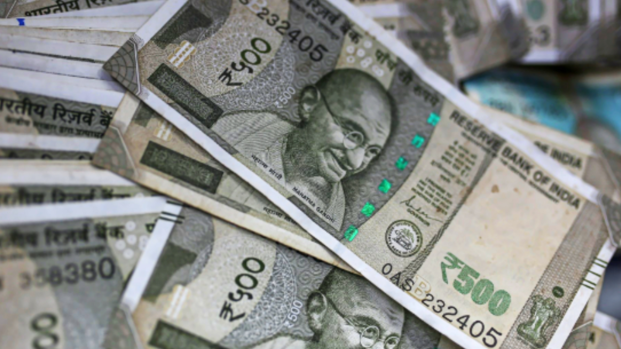 USD/INR Price News: Indian rupee looks to recapture 50-DMA at 74.00