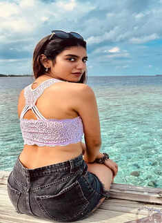 'Wink Girl' Priya Prakash's vacation pictures turn up the heat