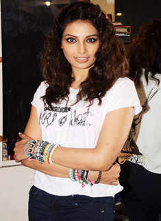 Bipasha gets styled @ 'Mad-O-Wot'